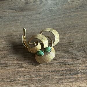 Vintage 12KT Gold Filled and Jade Stone Swirl Brooch